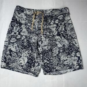 Patagonia Drawstring Swim Board Shorts Men Size 33 White/Navy Floral Print